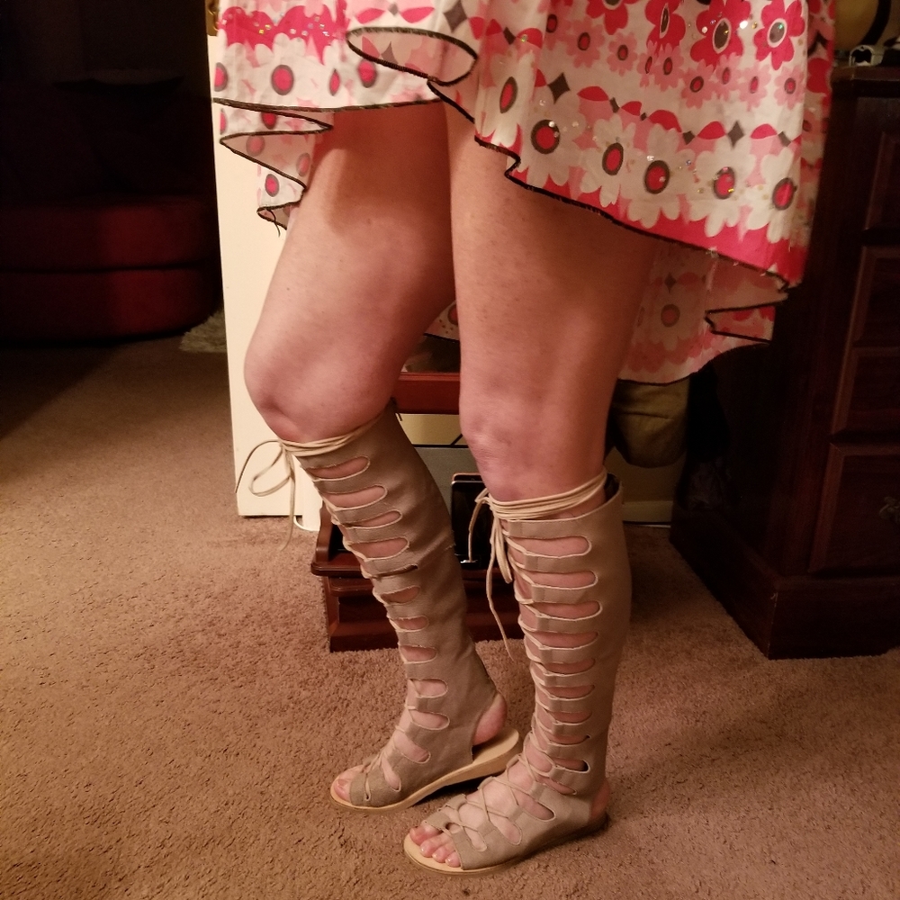 Free people are gladiator sandal. Taupe - Picture 3 of 5